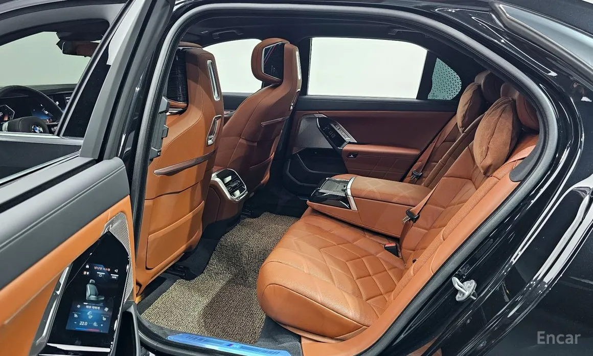 Фото 12 - BMW 7 Series