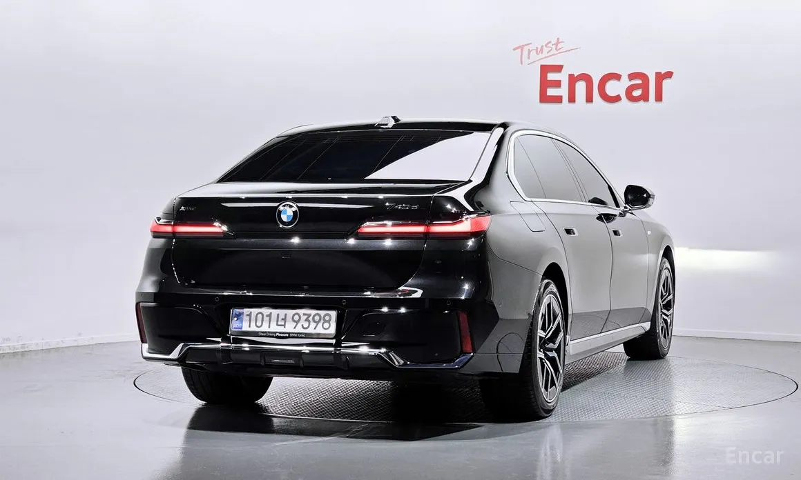 Фото 2 - BMW 7 Series