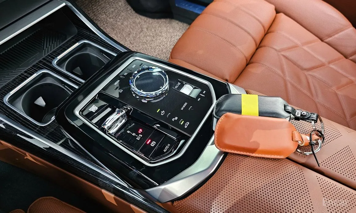 Фото 9 - BMW 7 Series