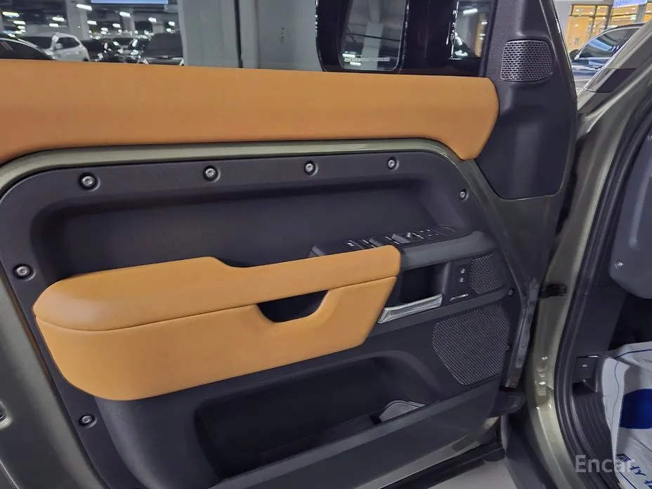 Фото 8 - Land Rover Defender