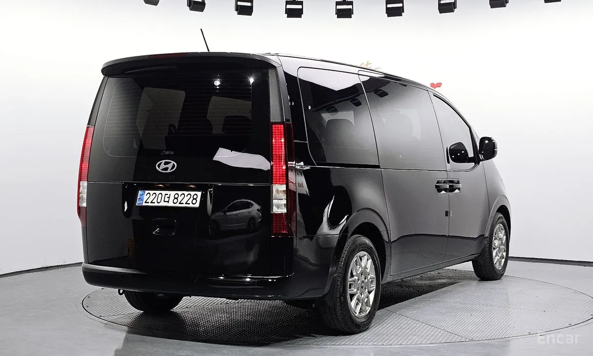 Фото 2 - Hyundai Staria