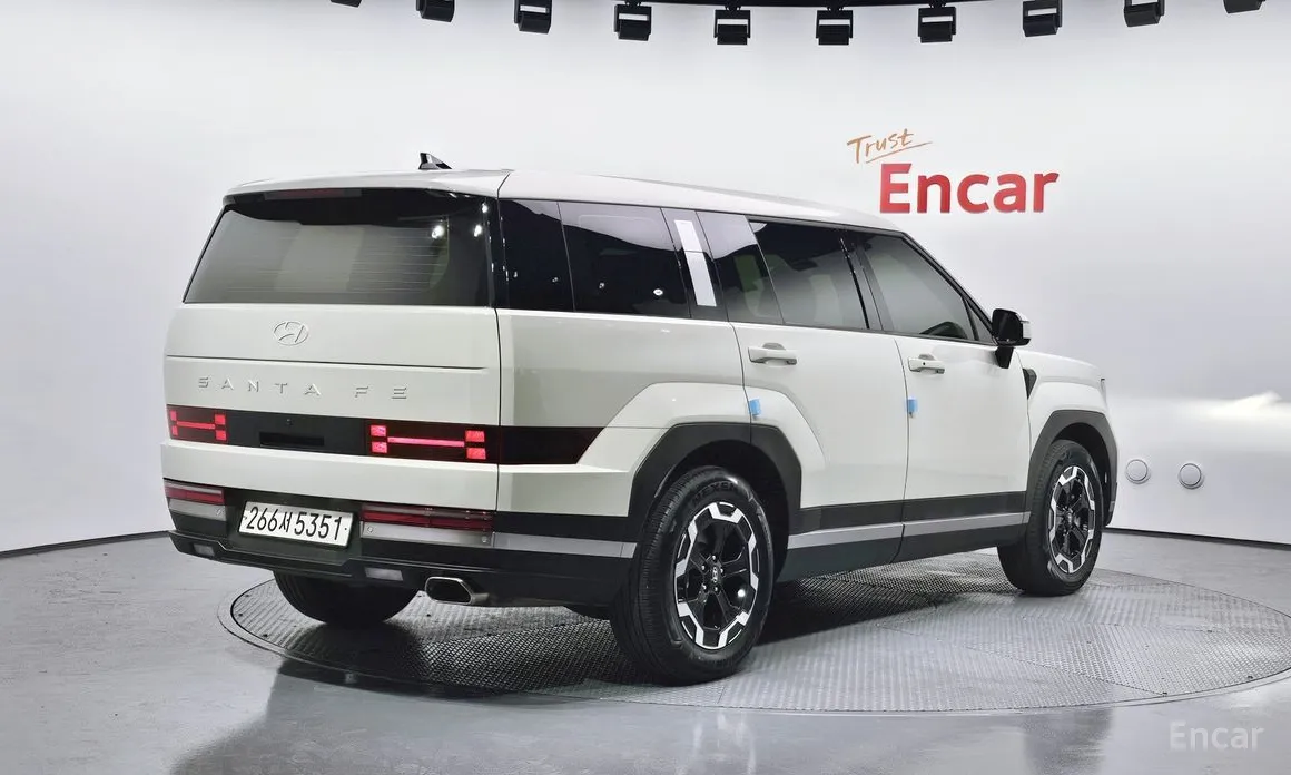 Фото 2 - Hyundai Santa Fe