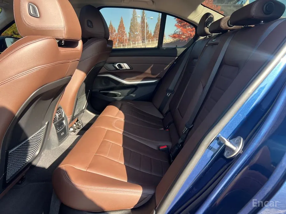 Photo 10 - BMW 3 Series