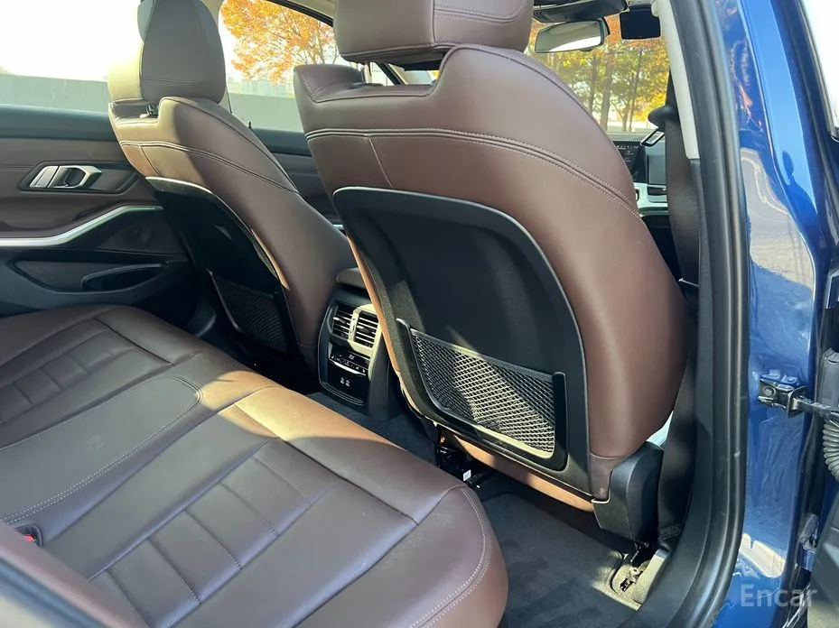 Photo 11 - BMW 3 Series