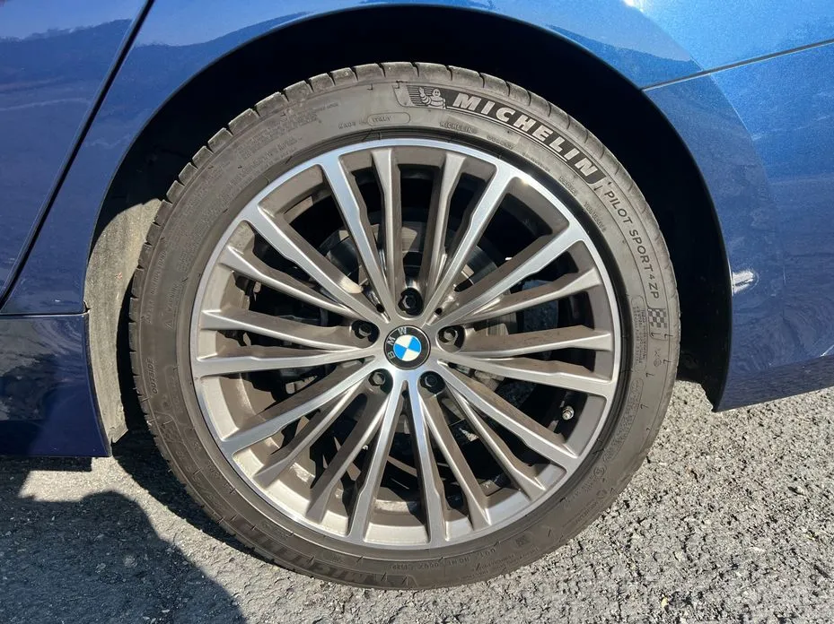 Photo 19 - BMW 3 Series