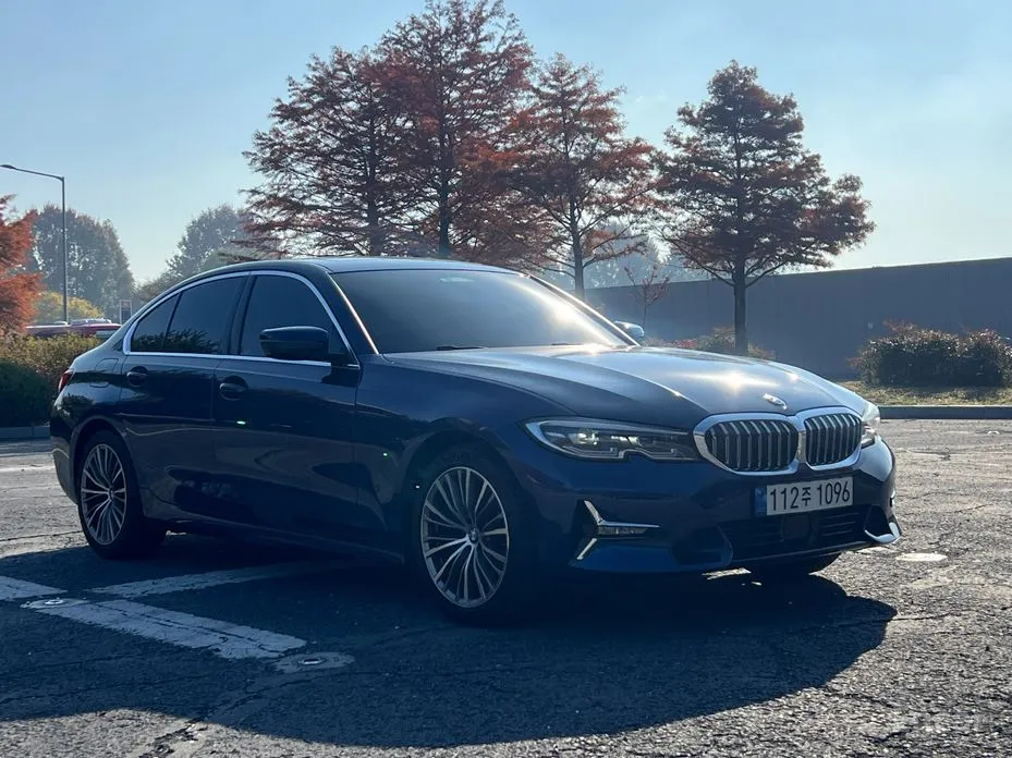 Photo 2 - BMW 3 Series