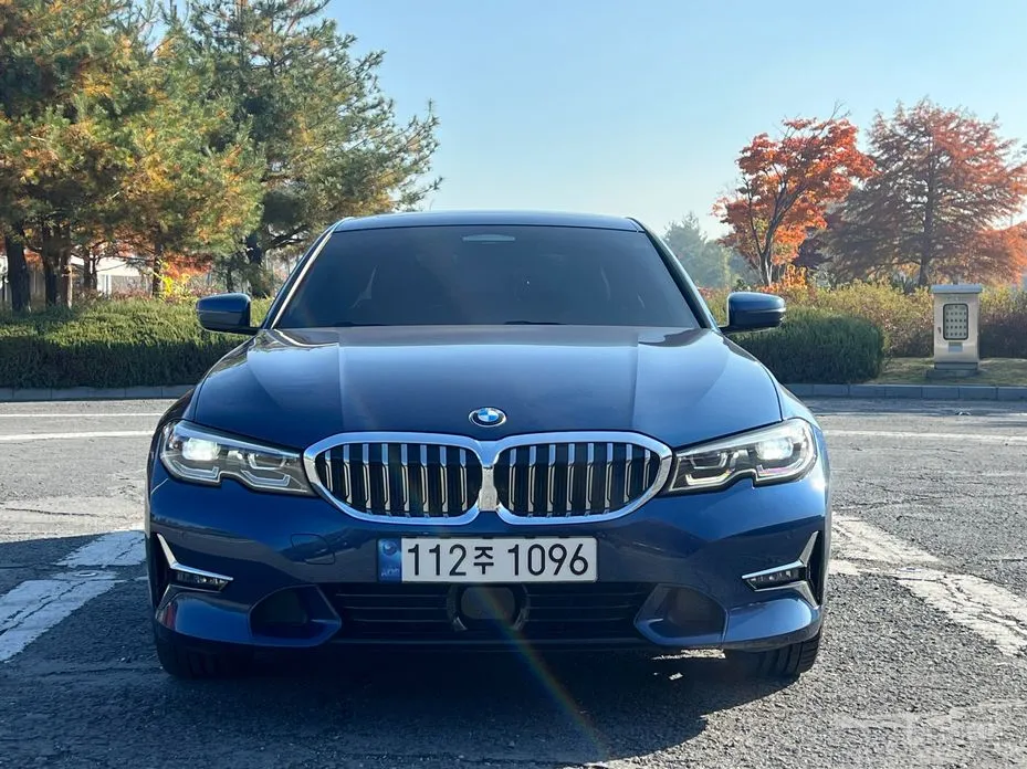 Photo 3 - BMW 3 Series