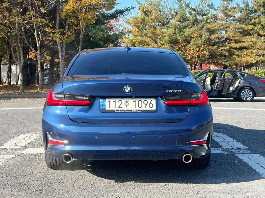 Photo 4 - BMW 3 Series