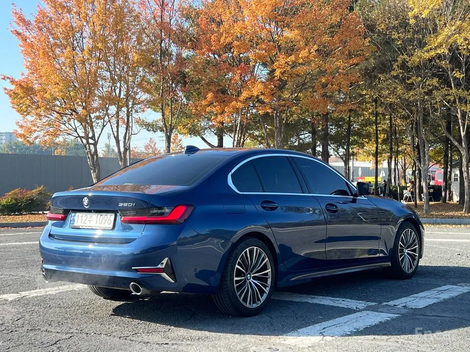 Photo 5 - BMW 3 Series