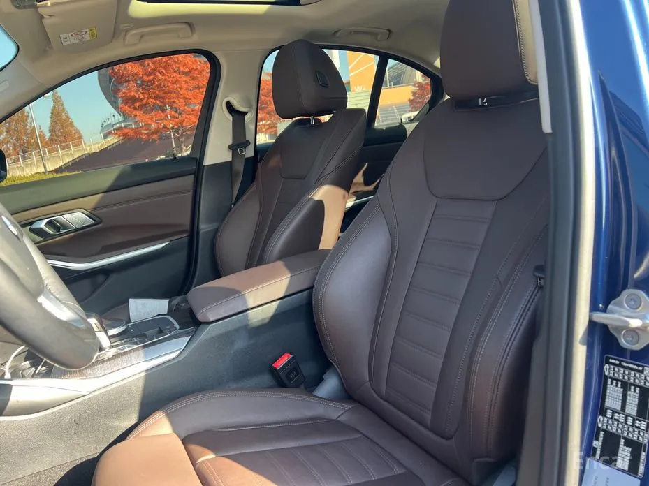 Photo 9 - BMW 3 Series