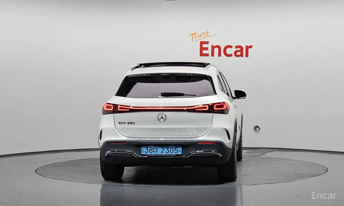 Фото 4 - Mercedes-Benz EQA