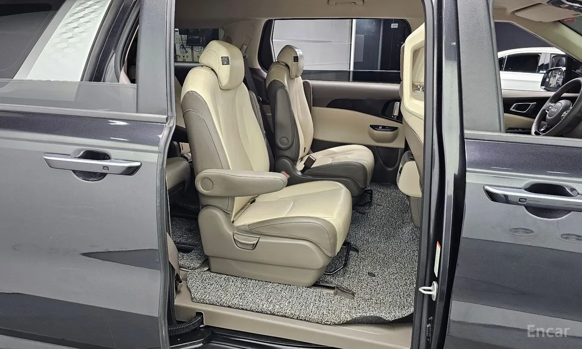 Фото 12 - Kia Carnival