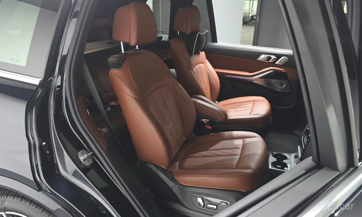 Фото 12 - BMW X7