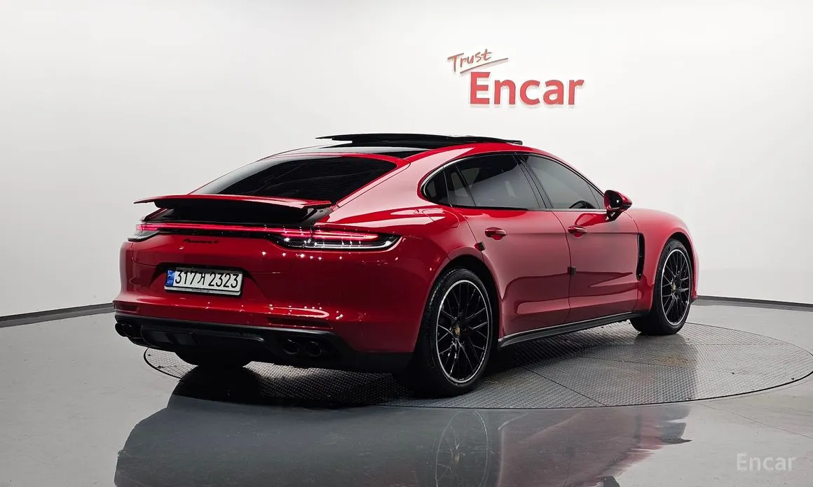 Фото 2 - Porsche Panamera