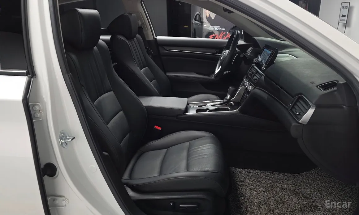 Фото 10 - Honda Accord