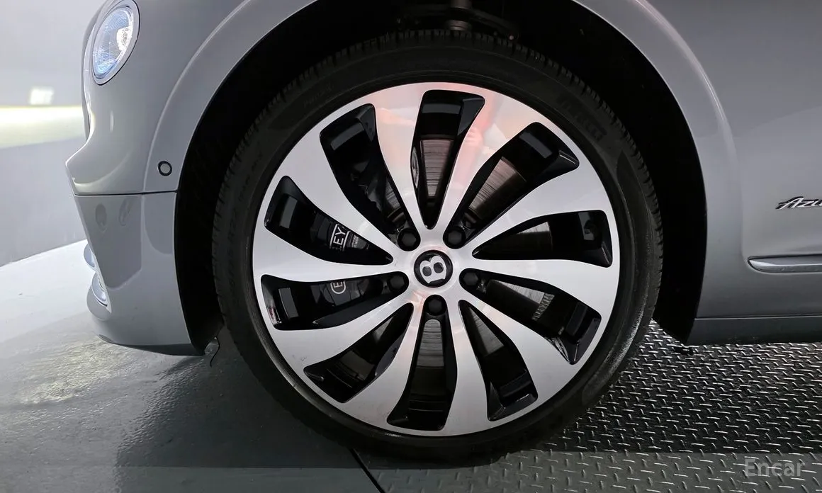 Фото 5 - Bentley Flying Spur