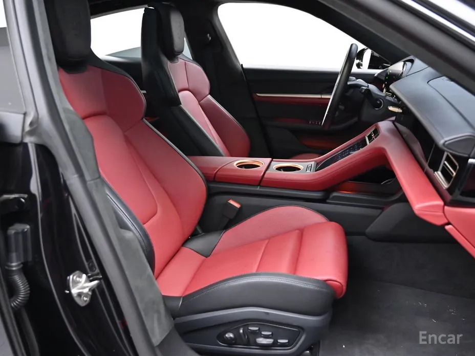 Фото 10 - Porsche Taycan