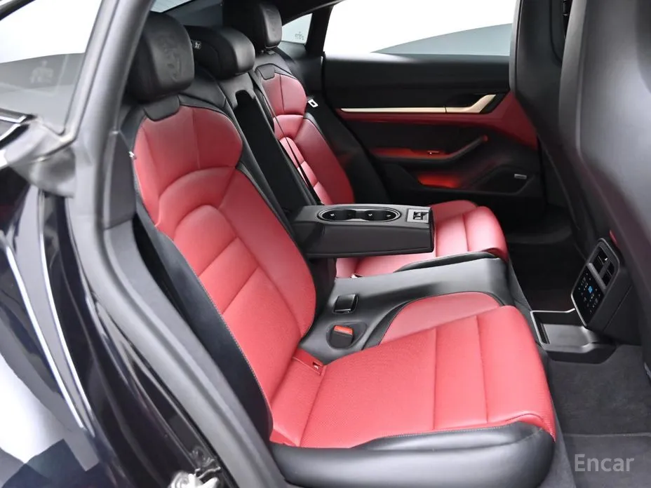 Фото 12 - Porsche Taycan