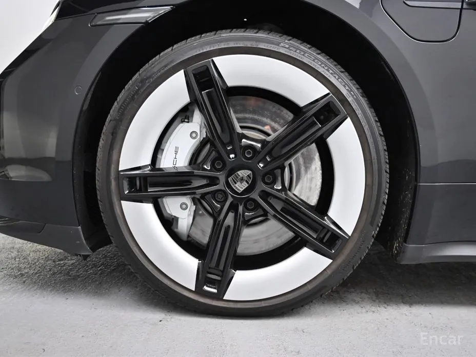 Фото 5 - Porsche Taycan