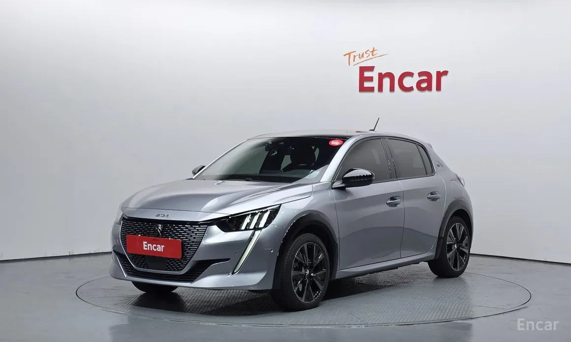 Фото 1 - Peugeot 208