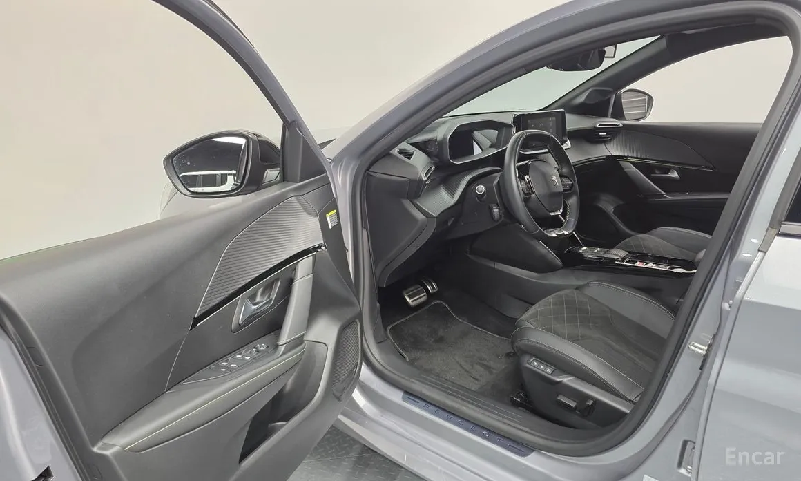 Фото 11 - Peugeot 208