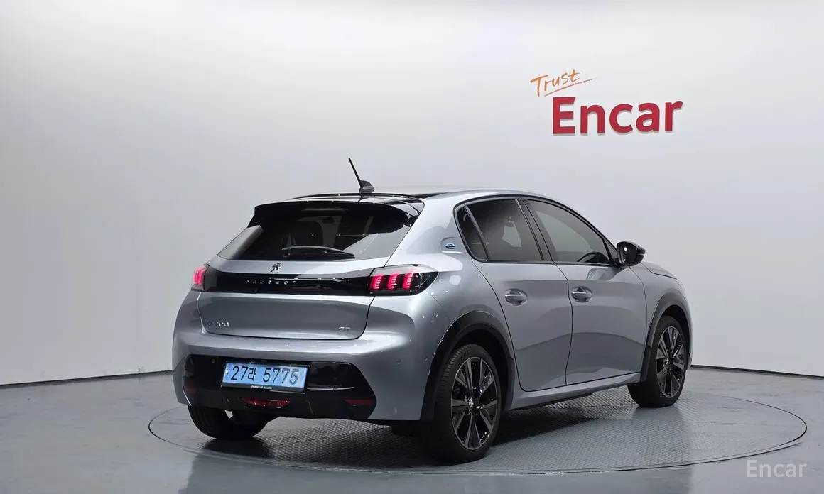 Фото 2 - Peugeot 208