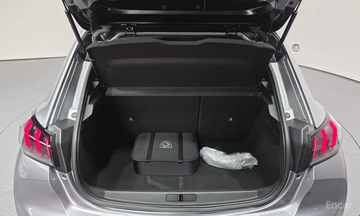 Фото 20 - Peugeot 208