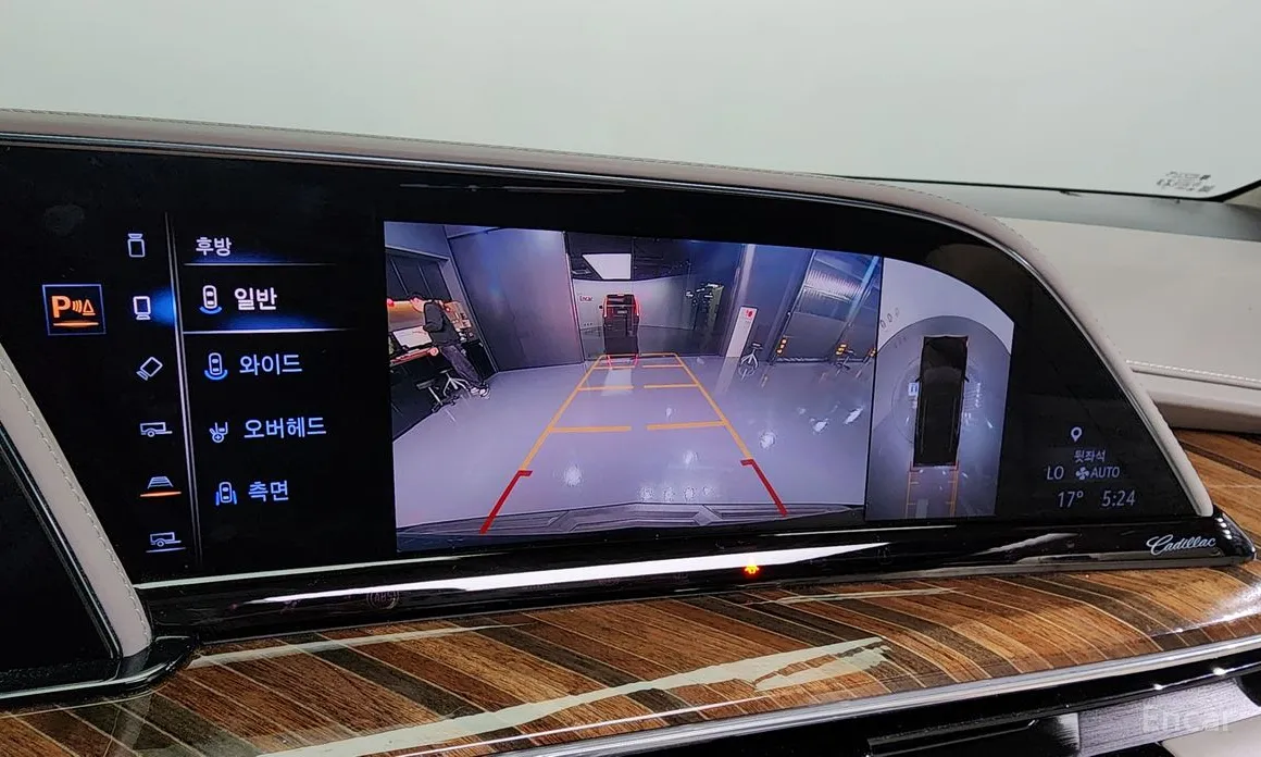 Фото 14 - Cadillac Escalade