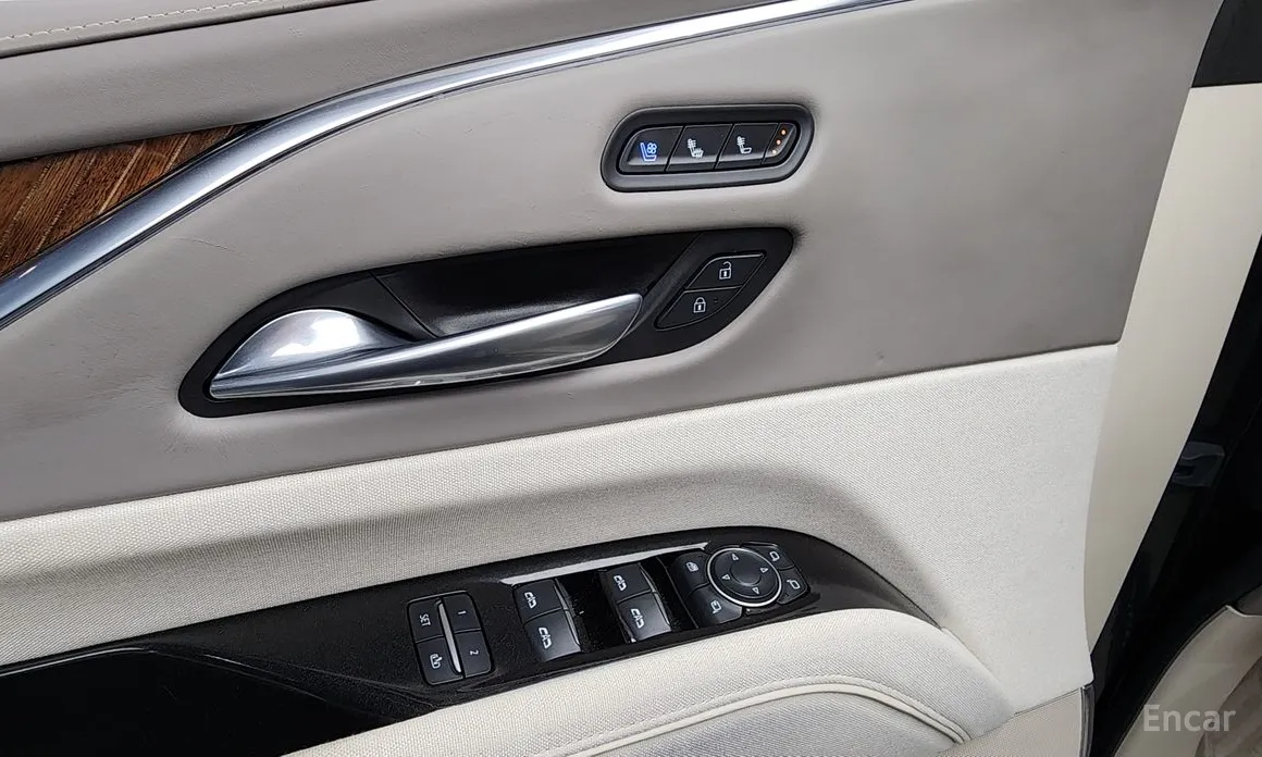 Фото 17 - Cadillac Escalade