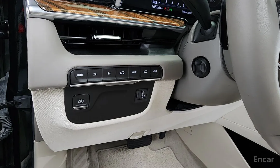 Фото 18 - Cadillac Escalade