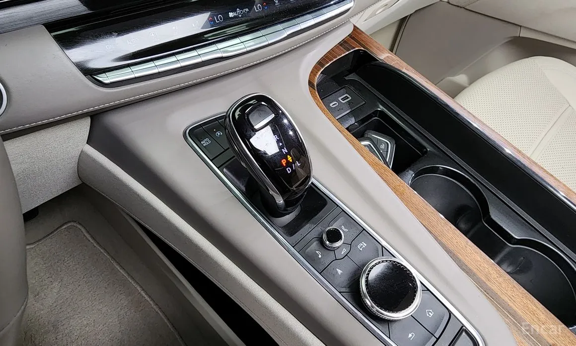 Фото 9 - Cadillac Escalade