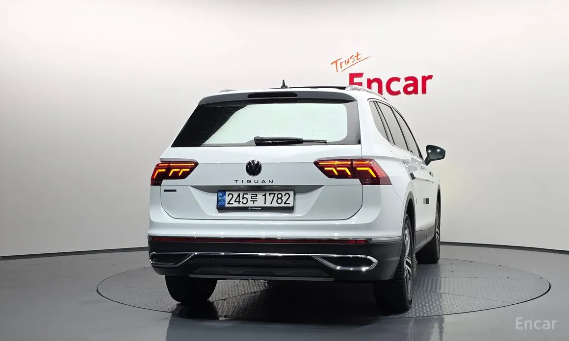 Фото 4 - Volkswagen Tiguan