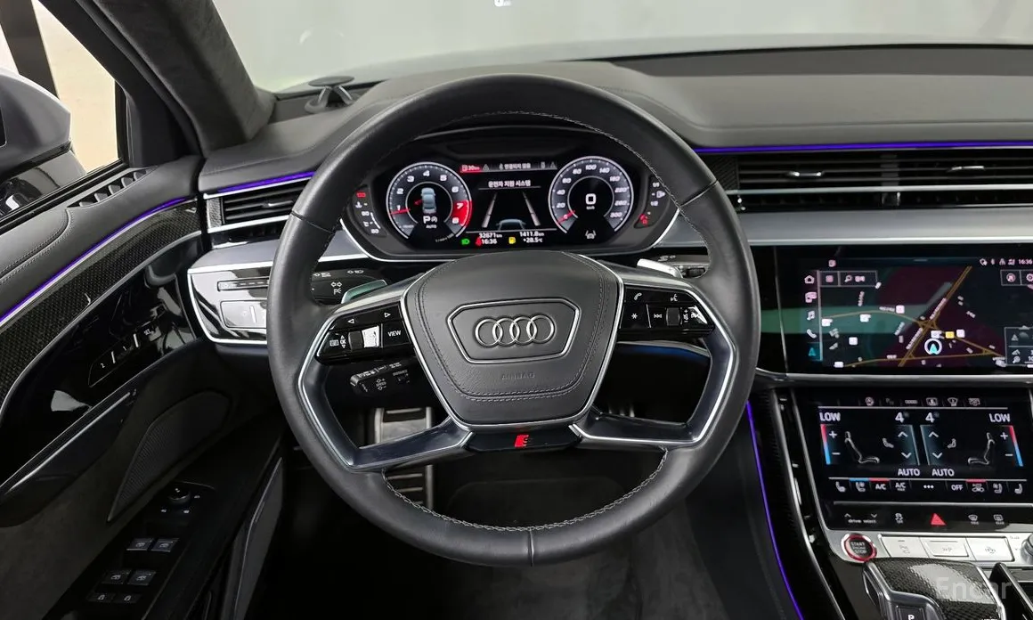 Фото 13 - Audi S8