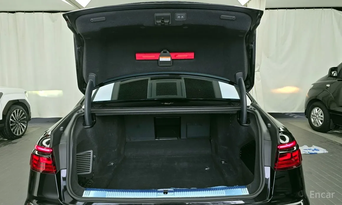 Фото 20 - Audi S8