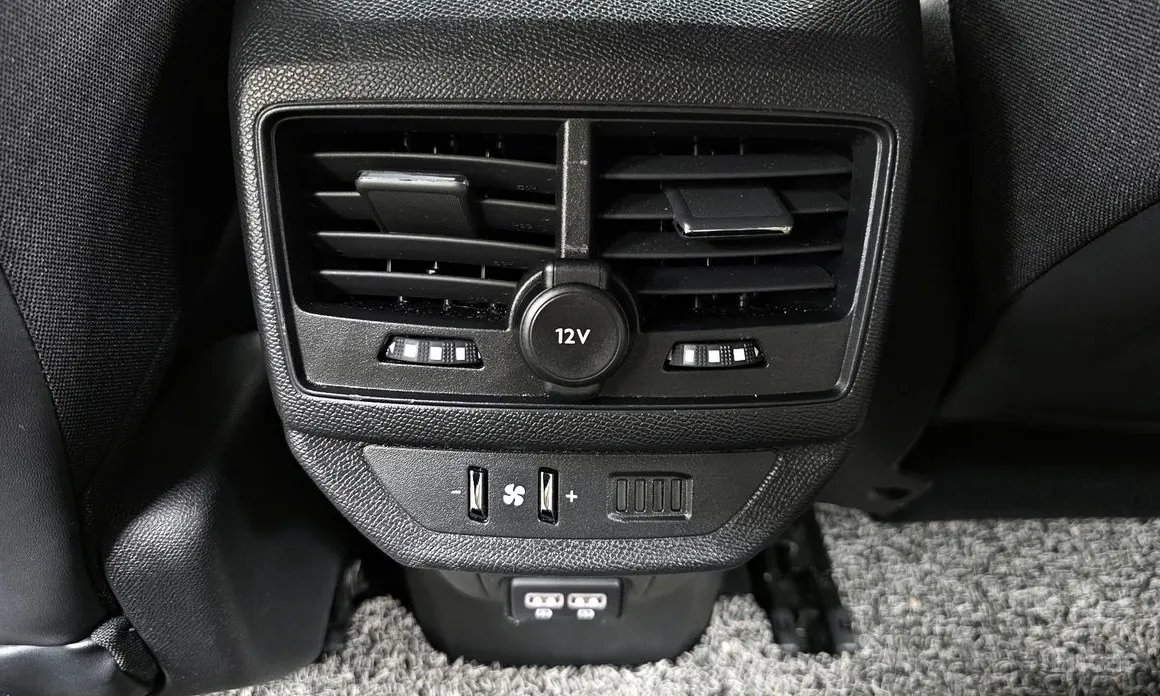 Фото 18 - Peugeot 5008