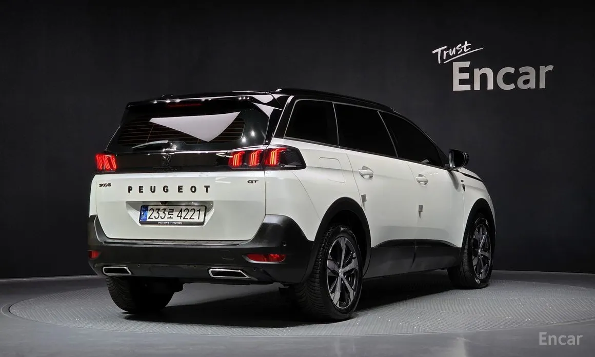 Фото 2 - Peugeot 5008