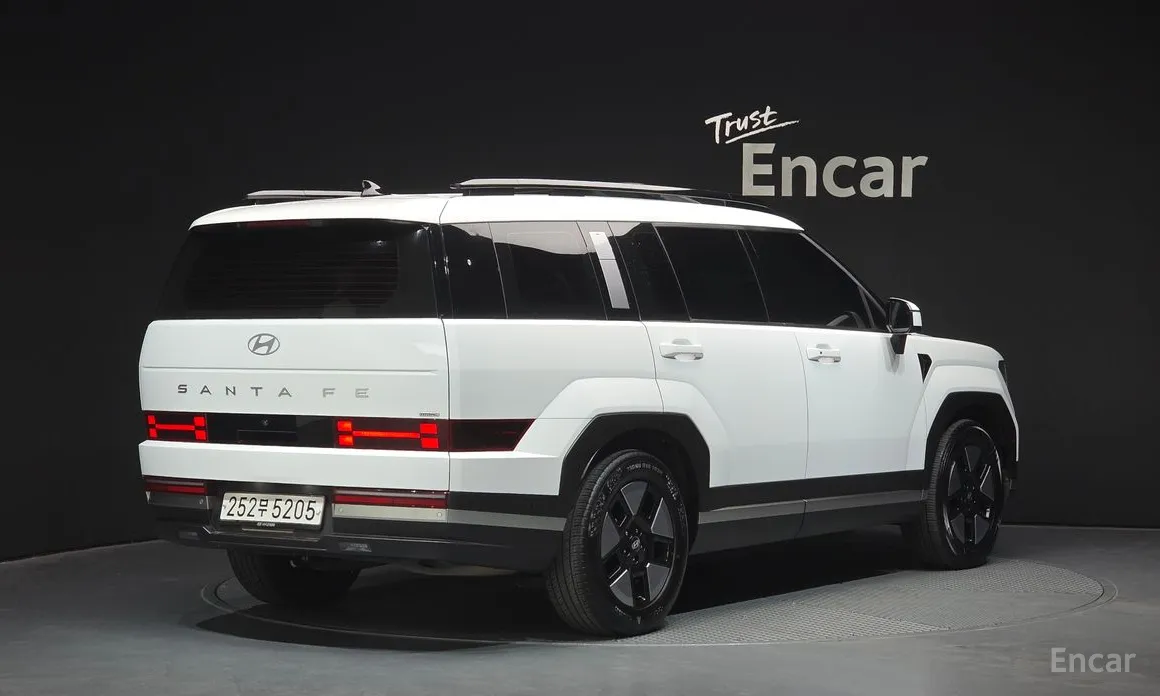 Фото 2 - Hyundai Santa Fe