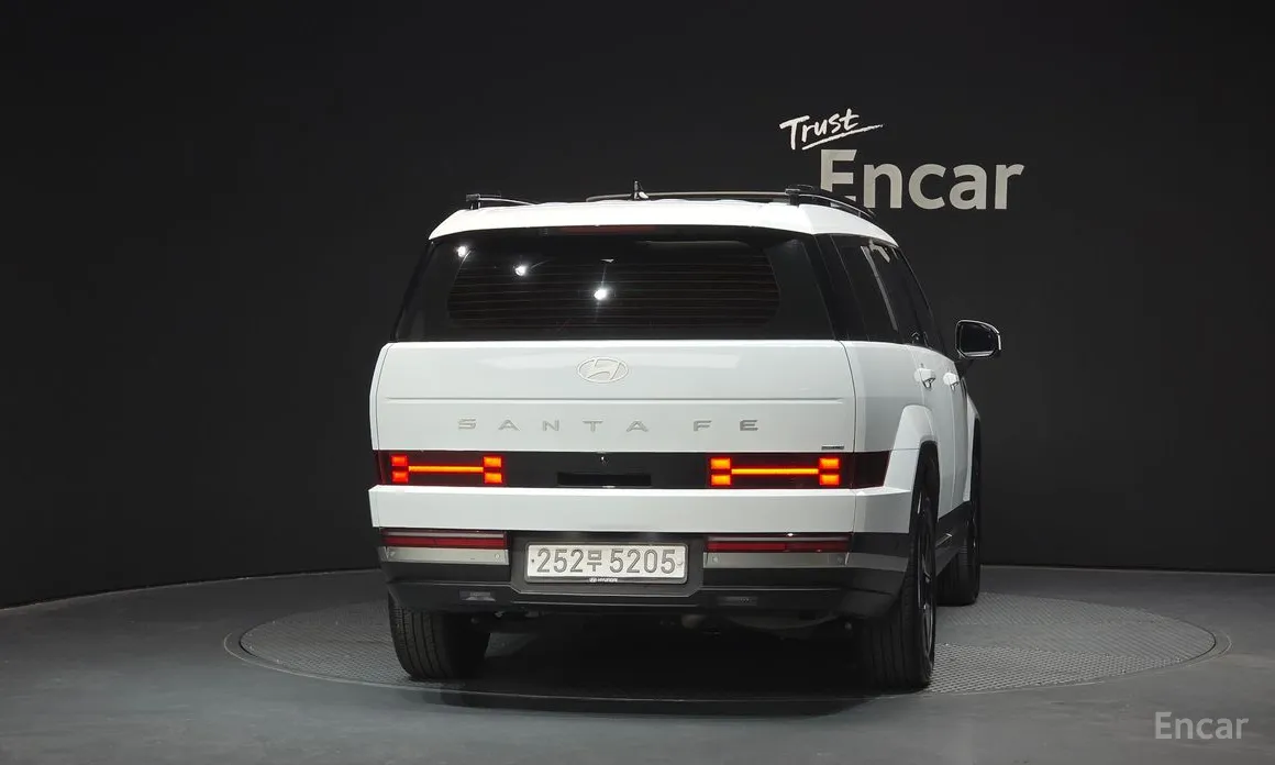 Фото 4 - Hyundai Santa Fe