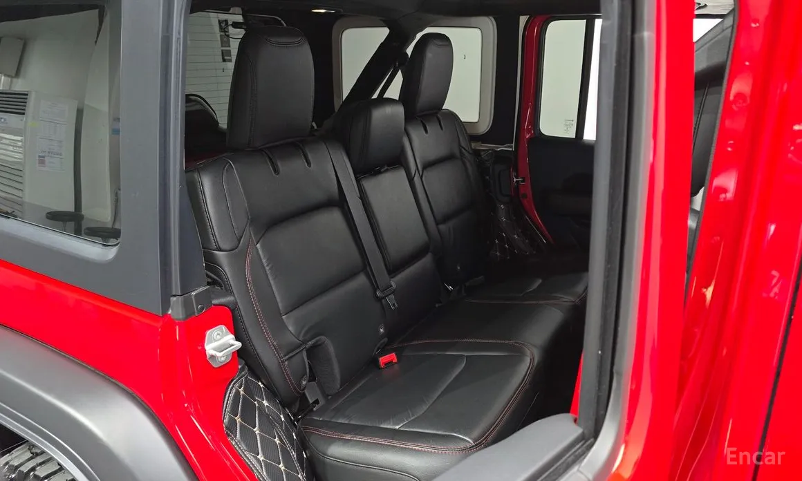 Фото 12 - Jeep Wrangler