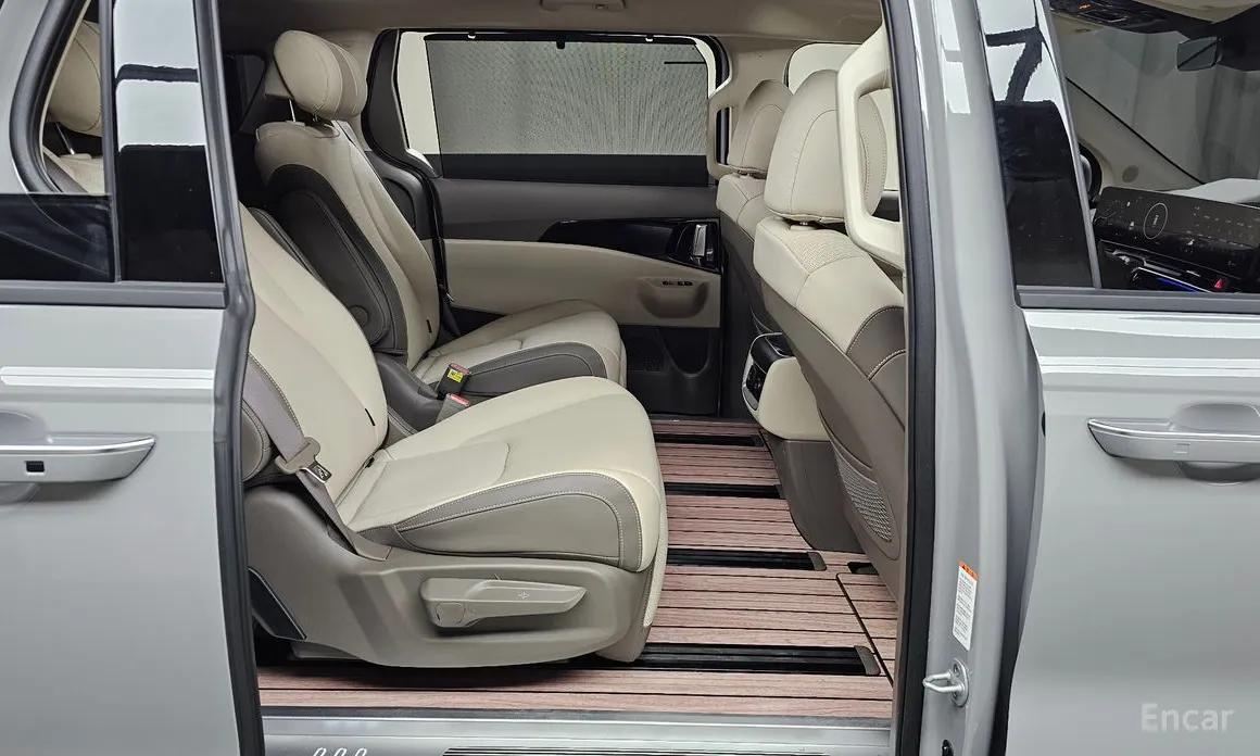 Фото 12 - Kia Carnival