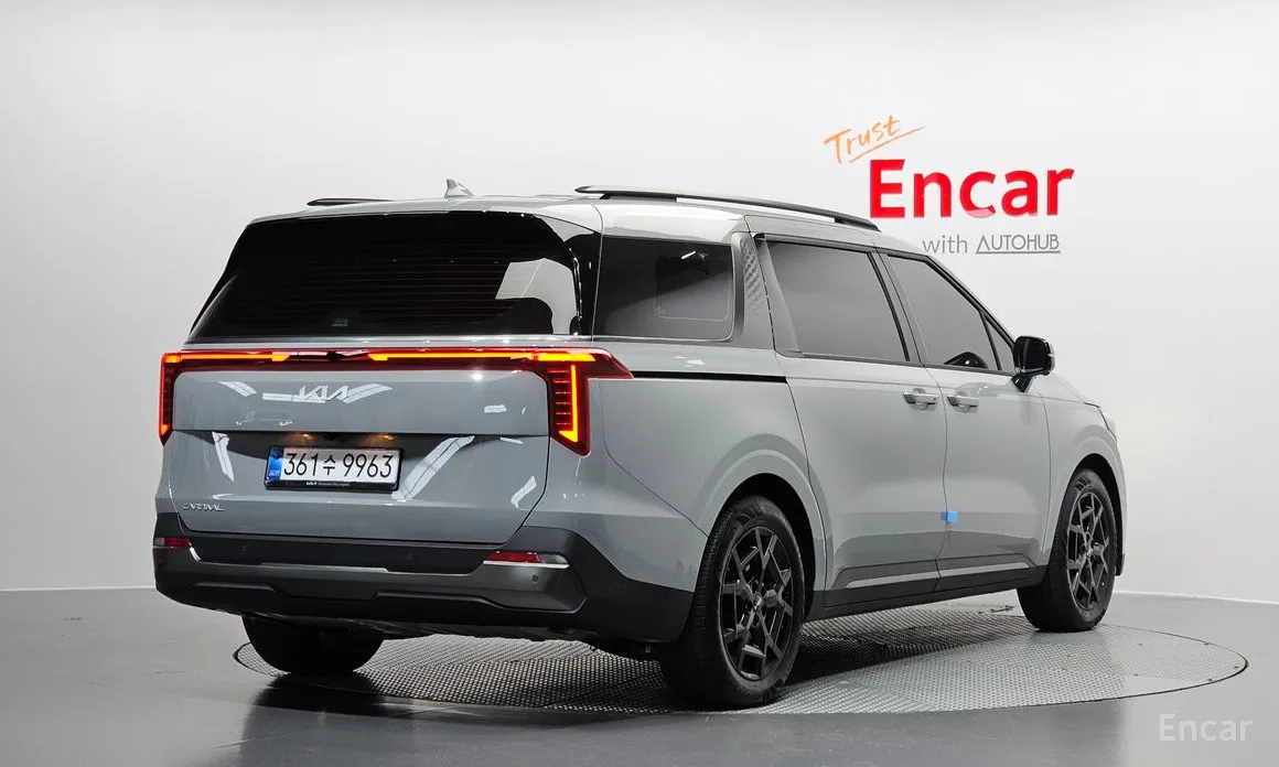 Фото 2 - Kia Carnival