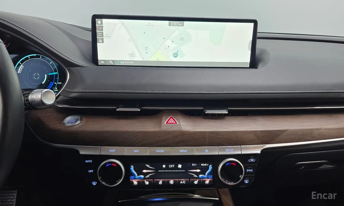 Фото 14 - Genesis G80