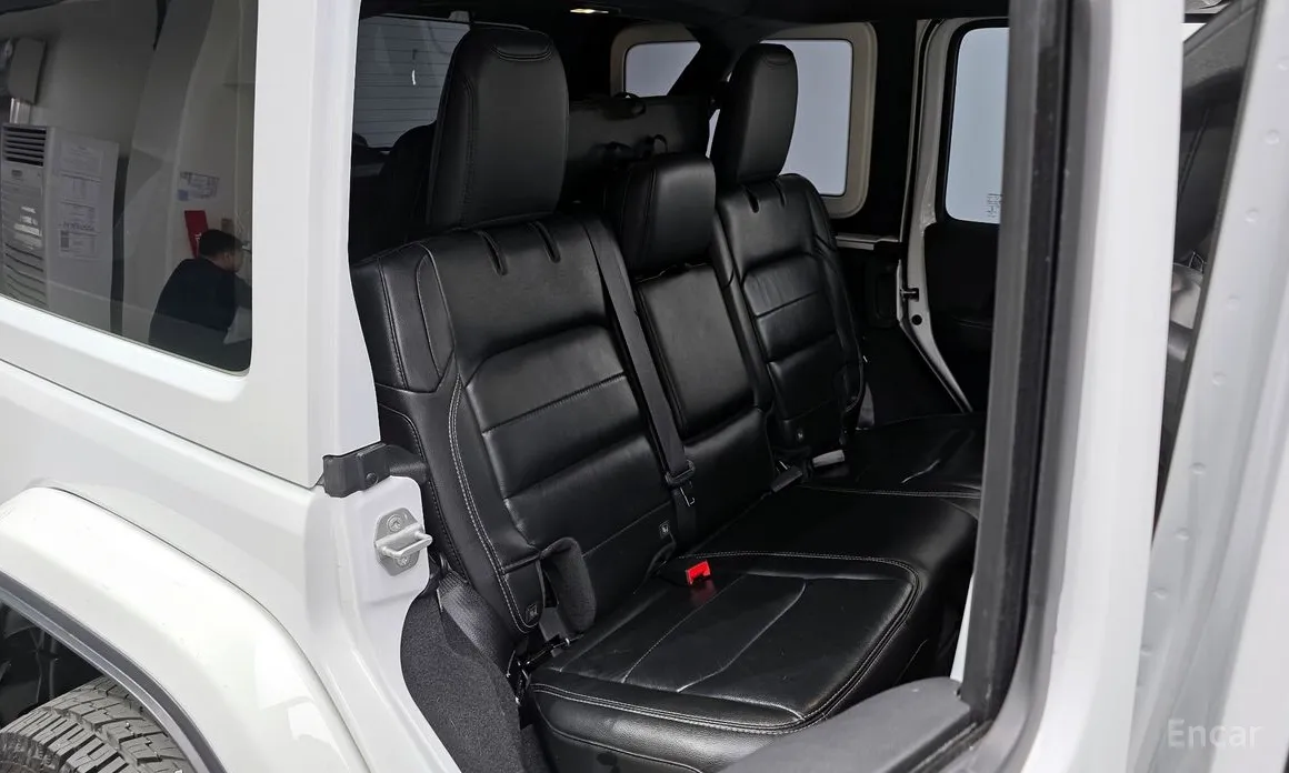 Фото 10 - Jeep Wrangler