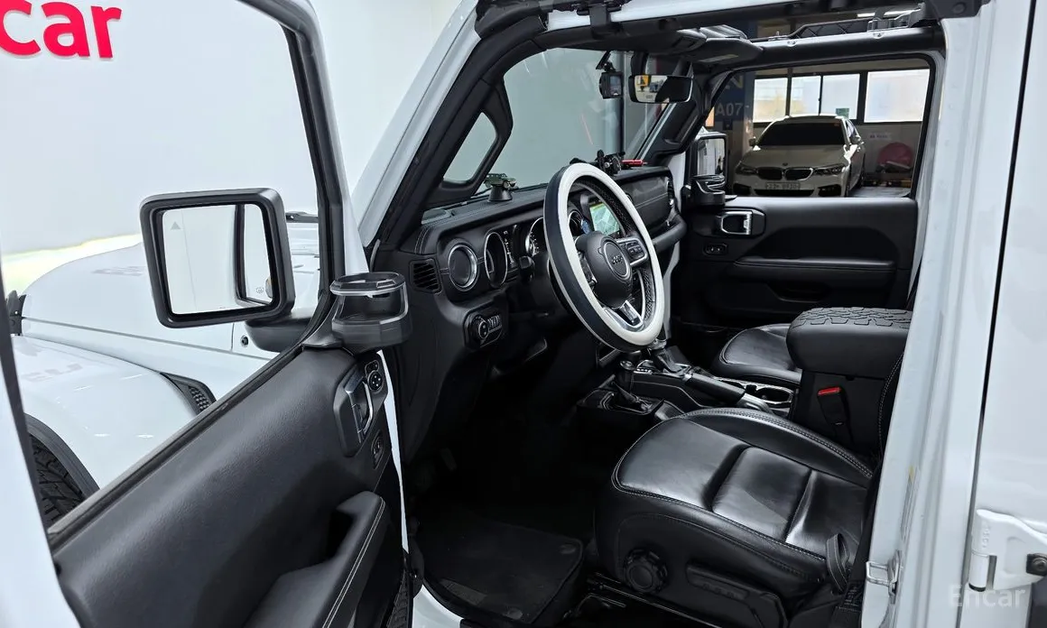 Фото 12 - Jeep Wrangler