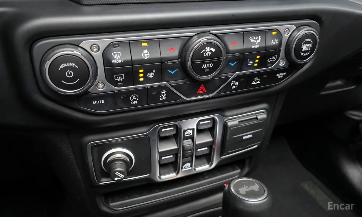 Фото 16 - Jeep Wrangler