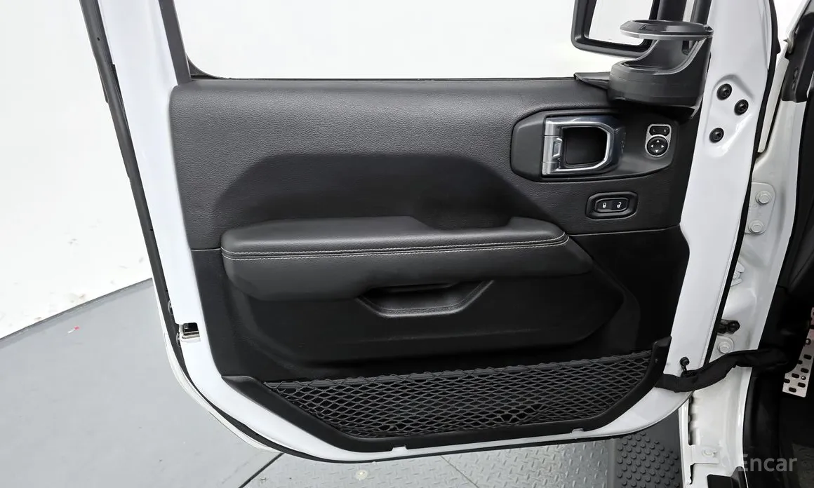 Фото 18 - Jeep Wrangler