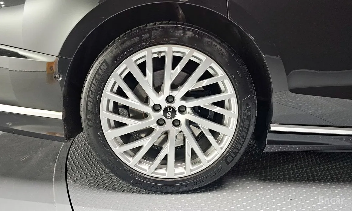 Фото 5 - Audi A8