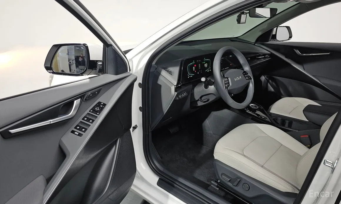 Фото 11 - Kia Niro