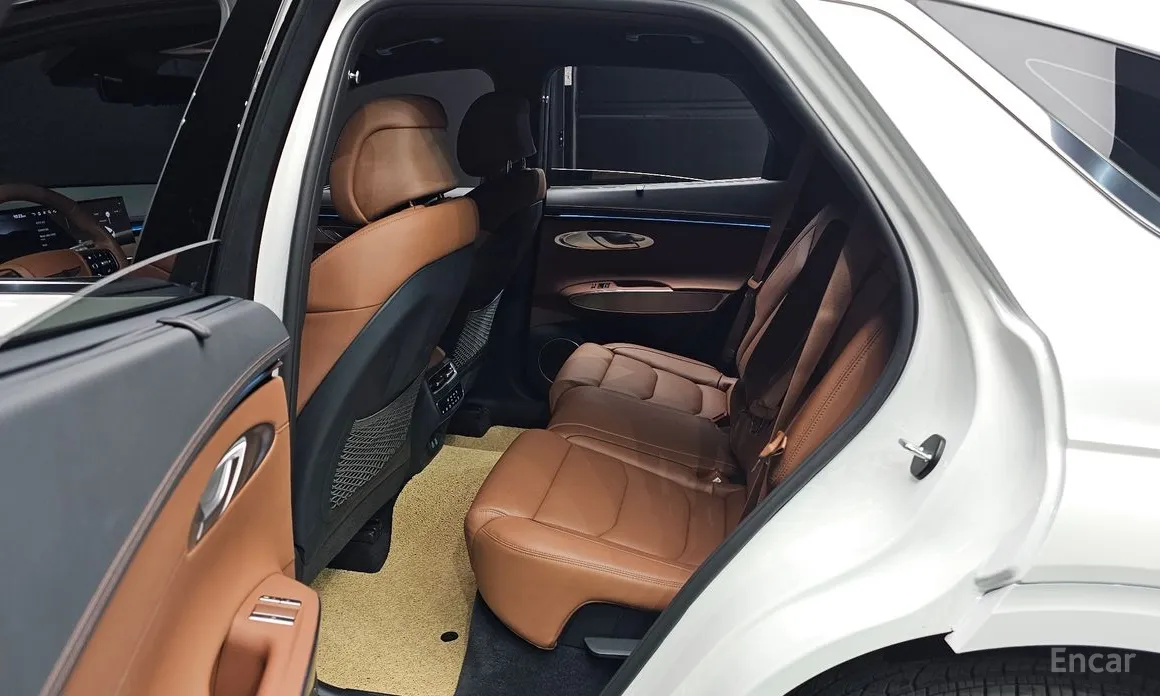 Фото 12 - Genesis GV70