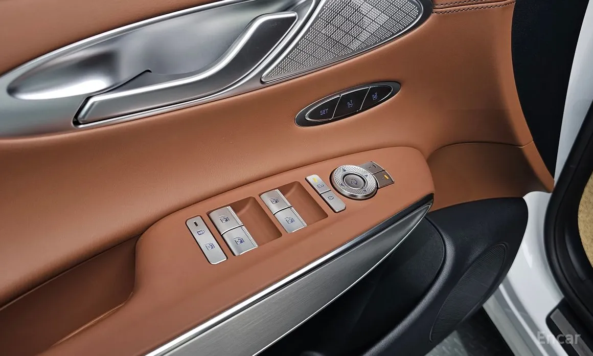 Фото 17 - Genesis GV70